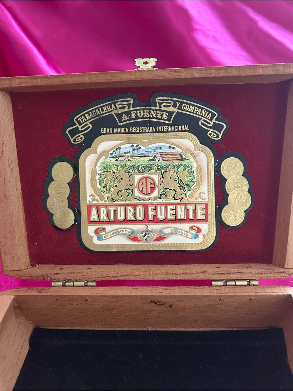 Vintage Hemingway Cigar Box - Picture 5 of 8
